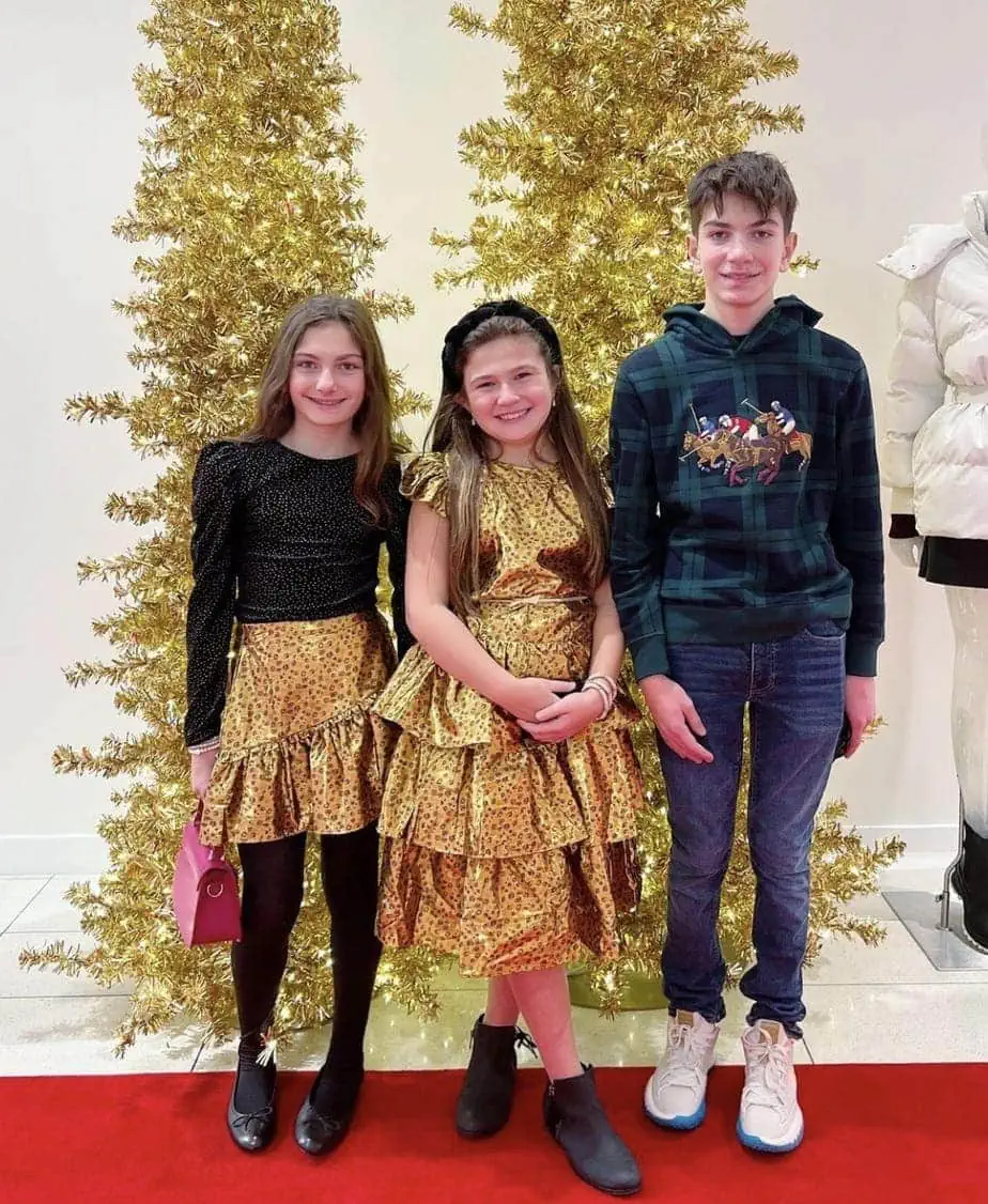 Kid's holiday outfits for Christmas celebration