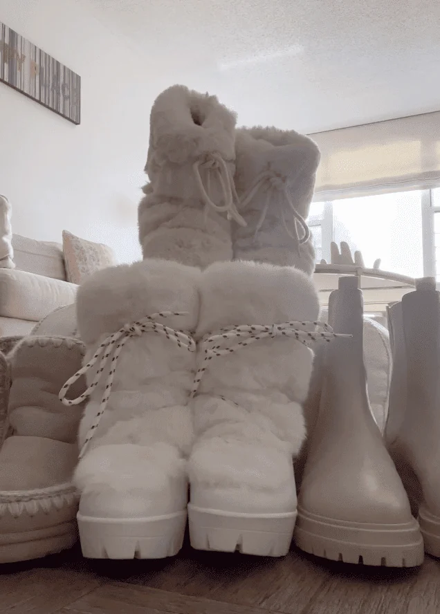 Cream winter boots