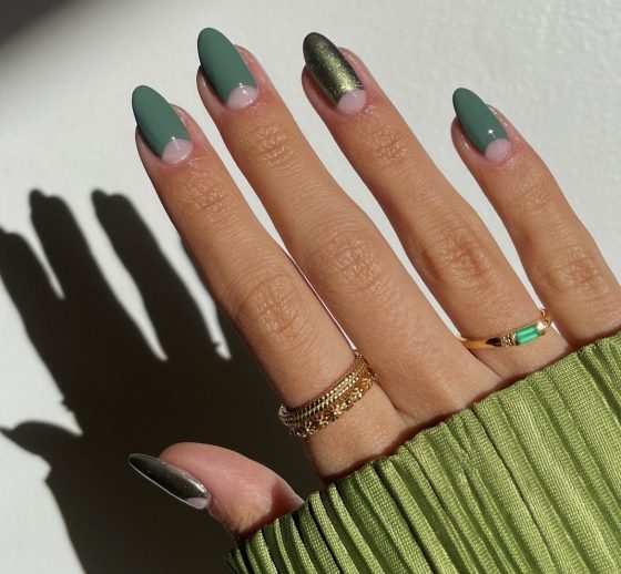 16 Holiday Nail Trends to Try Out Stroller in the City