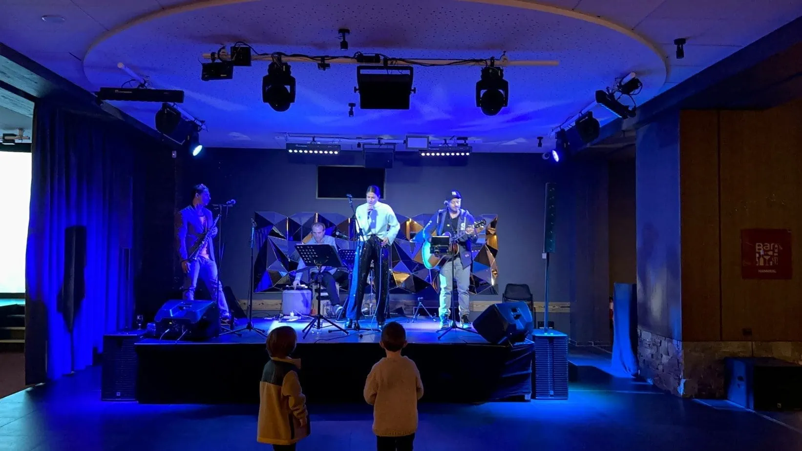 Family-friendly live music at Club Med La Rosière in blue-lit concert