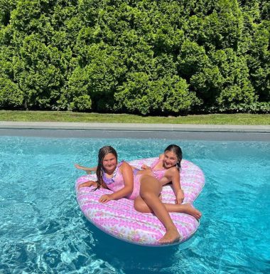 10 pool floats